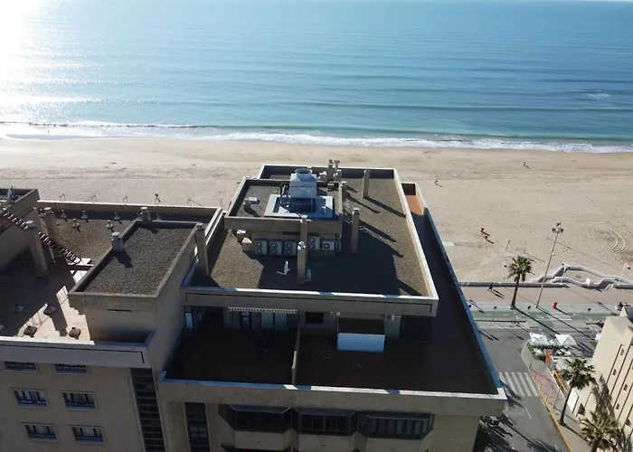 Atico Primera Linea De Playa. *